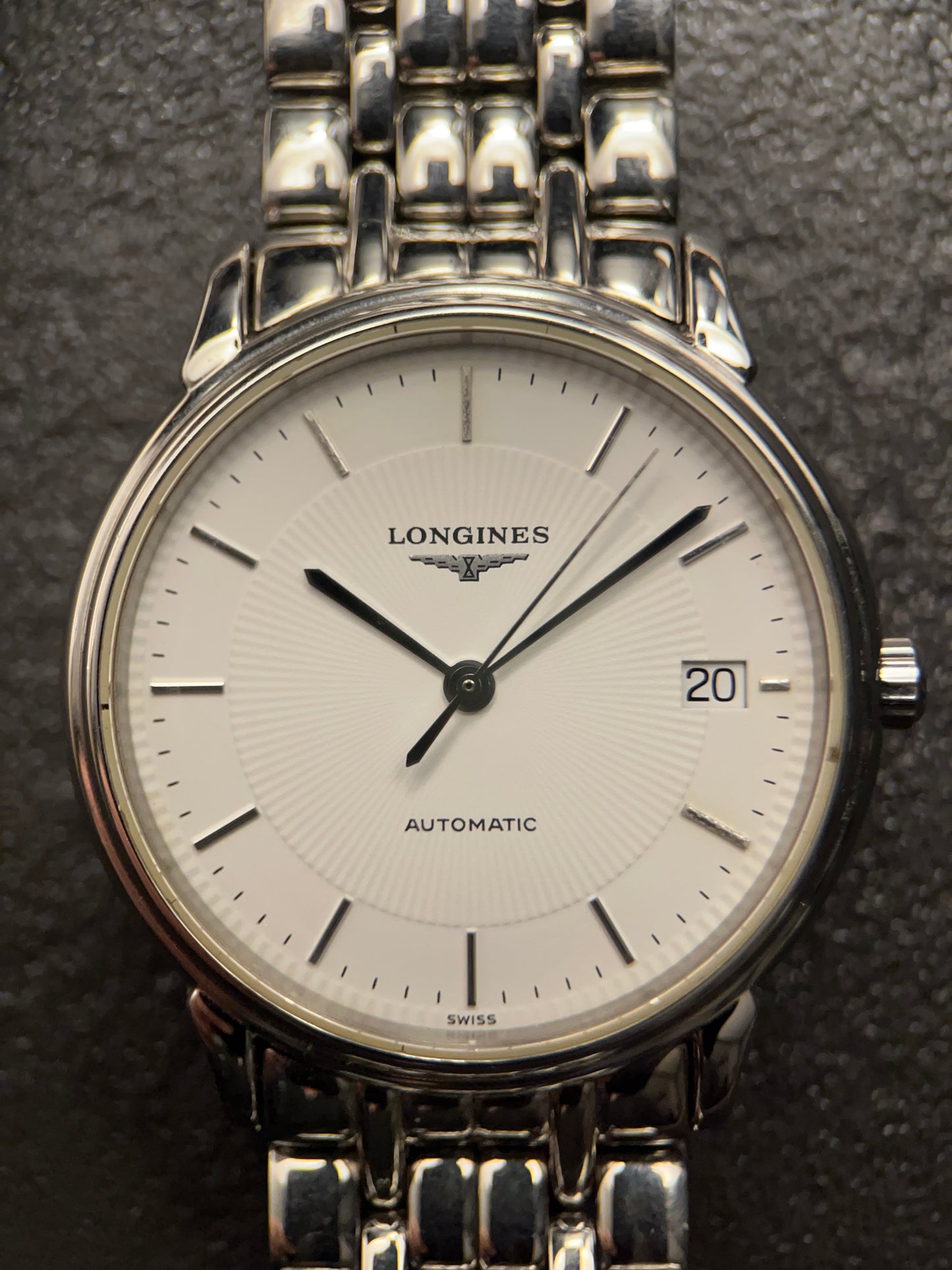 6. Longines Présence