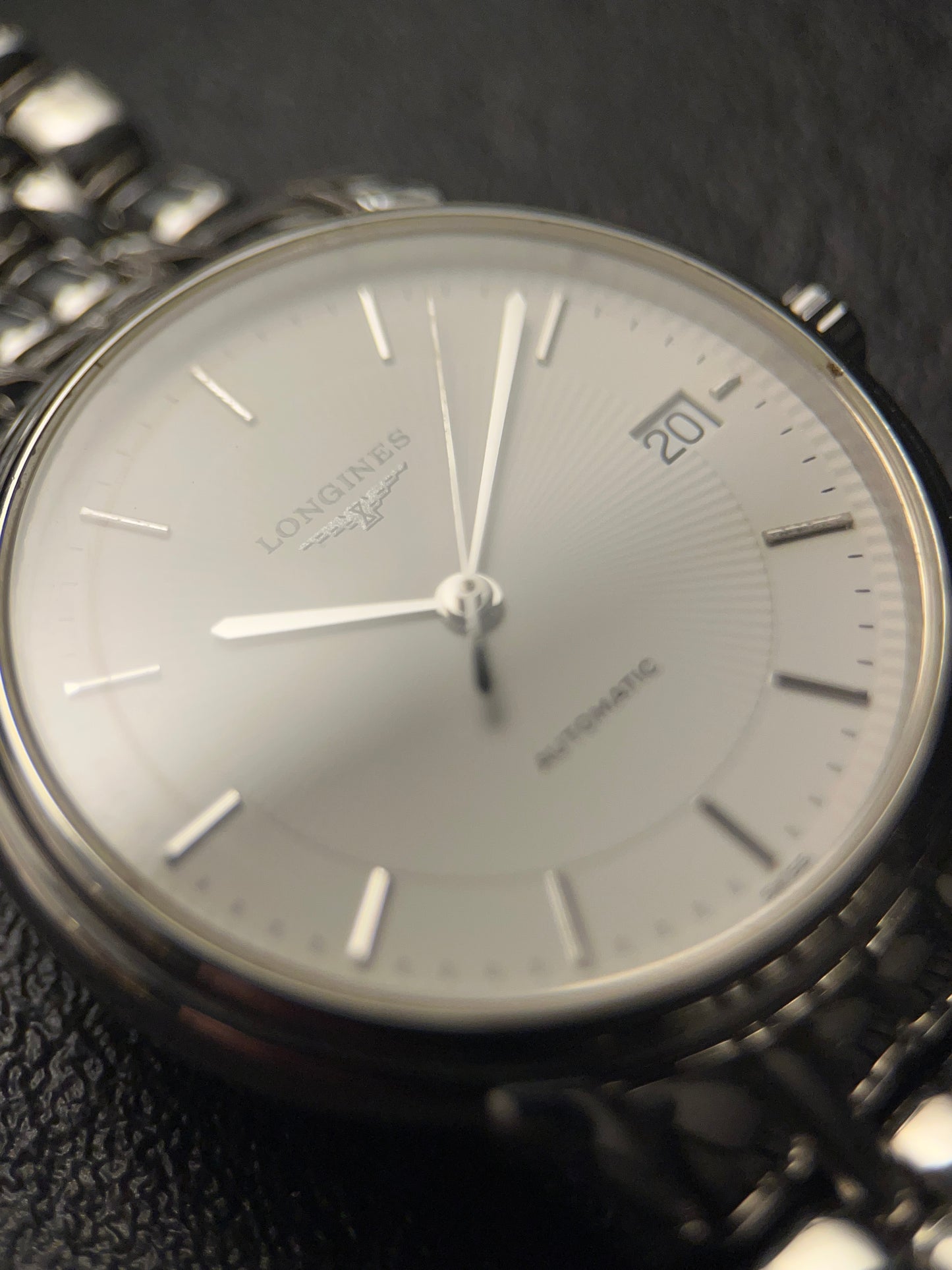 6. Longines Présence