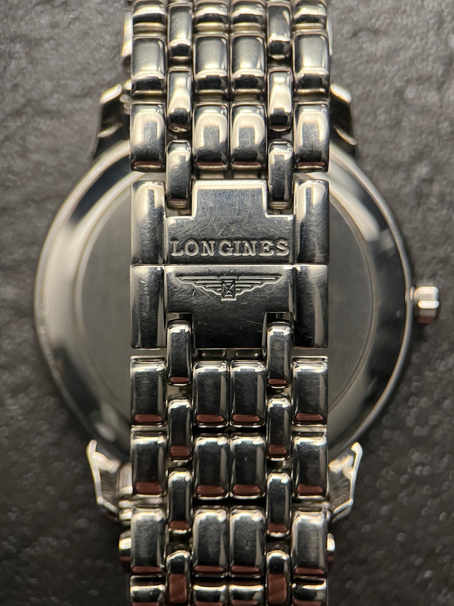 6. Longines Présence