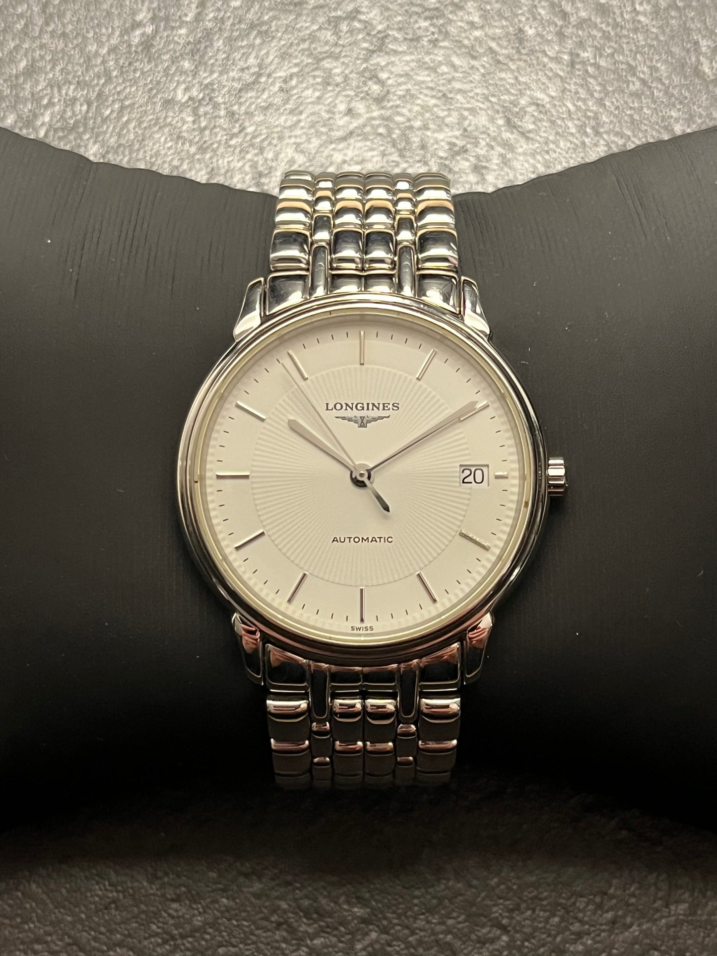 6. Longines Présence